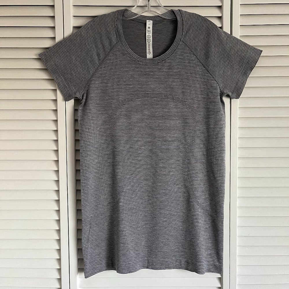 Lululemon Swiftly Tech Short Sleeve Shirt 2.0 Grey, Black & White Stripe size 8